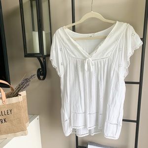 GAP White Floral Eyelet Cap Sleeve Tee